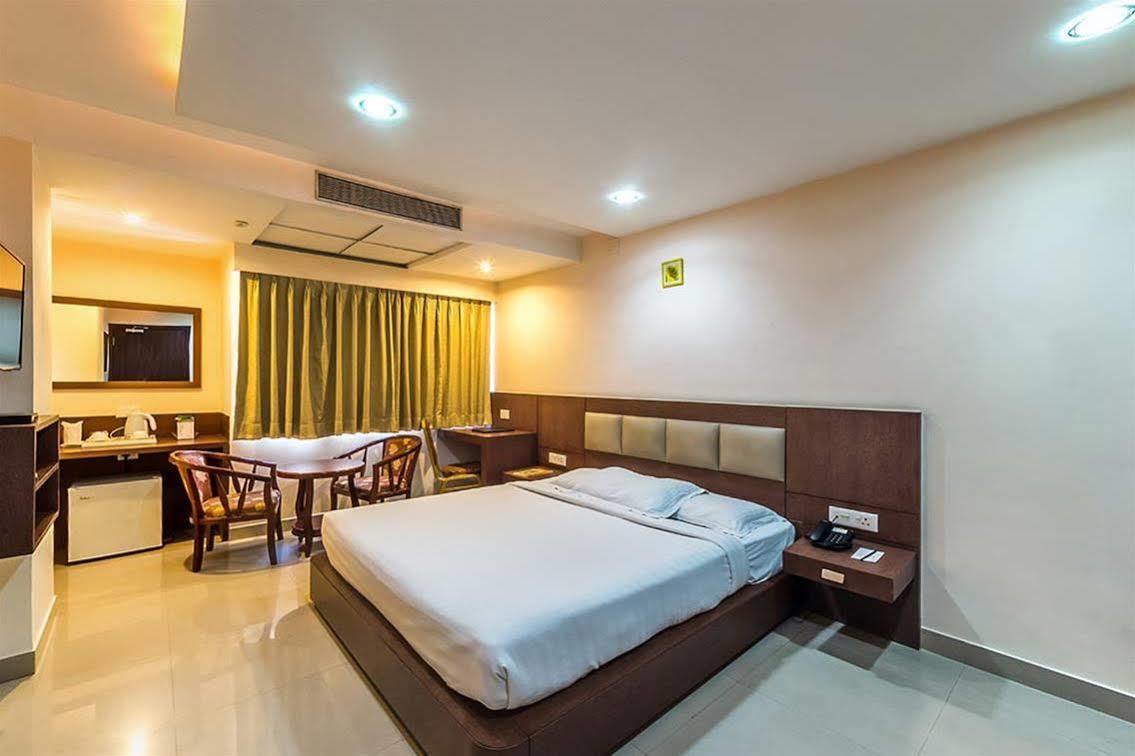 The Contour Hotel Ґувахаті Екстер'єр фото