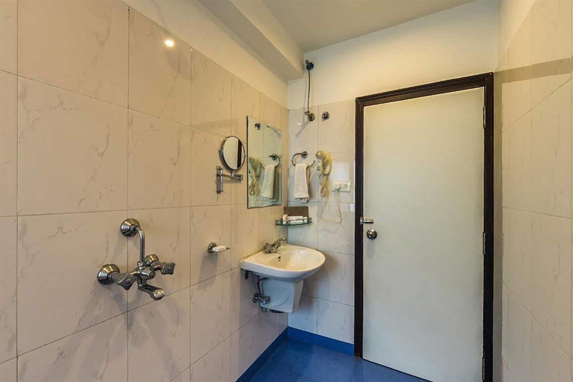 The Contour Hotel Ґувахаті Екстер'єр фото